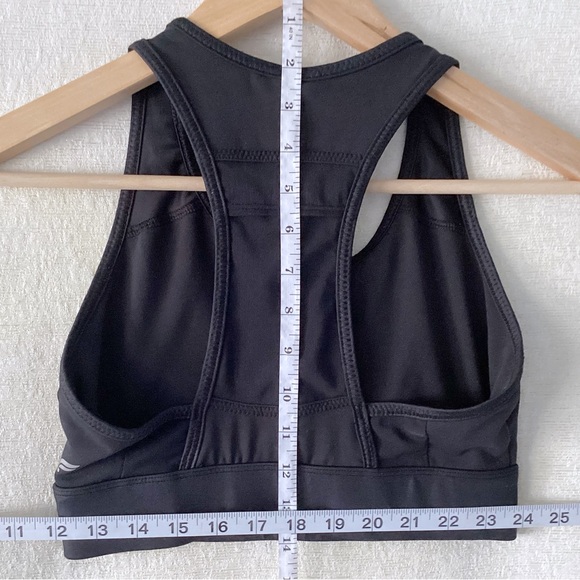Fabletics On-The-Go Medium Impact Sports Bra Woman’s Size Small Black Pocket - Picture 7 of 8